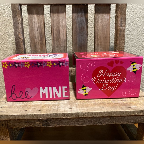 Valentines Day BumbleBee Bundle, Bee Socks, Bee Notepads, Bee Figure, Bee Sign - Picture 10 of 16